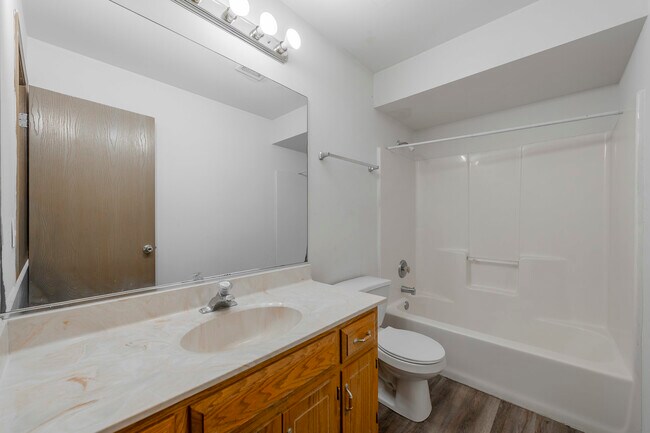 Building Photo - 915 Spiros Ct