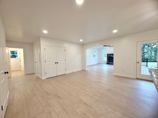 Building Photo - Newly Built 3 Bedroom 1.5 Bathroom Available in Spring Grove!