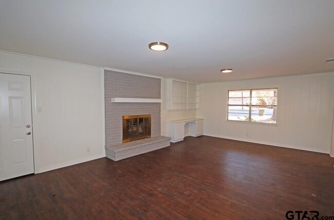 Building Photo - 806 Neches Dr