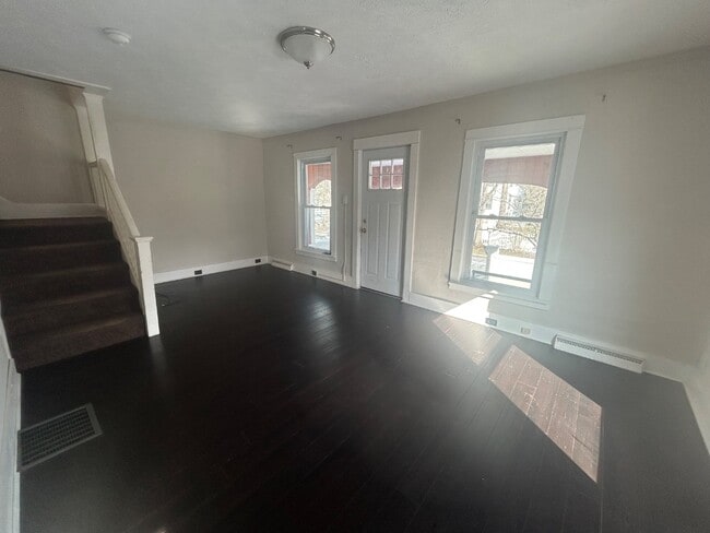 Building Photo - 127 Hyers St