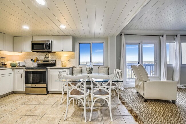 Building Photo - 23223 Front Beach Rd