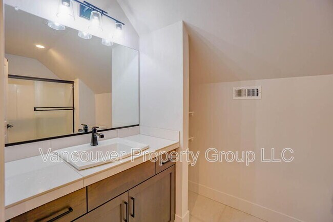 Building Photo - 15103 NE 98th Cir