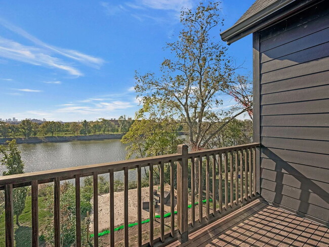 Building Photo - "Spacious 4-Bed Townhouse Oasis in Nashville – 2,500 Sq. Ft. of Modern Comfort!"