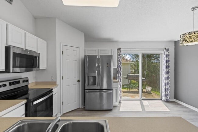 Building Photo - 127 Nivana Dr