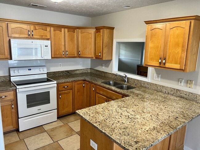 Building Photo - Beautiful 4br, 2.5 bath home in the Jack B...