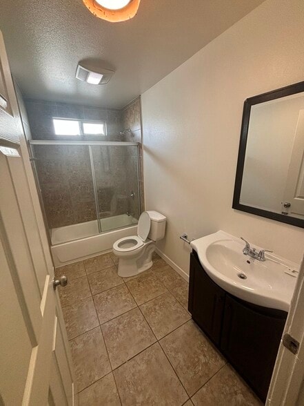 Building Photo - 246 E 97th St