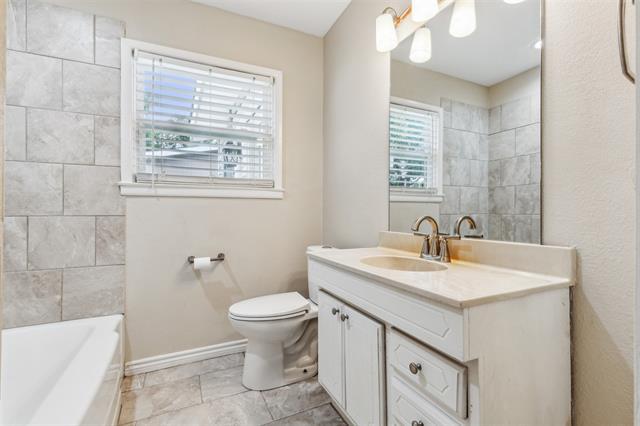 Building Photo - 5805 Tracyne Dr