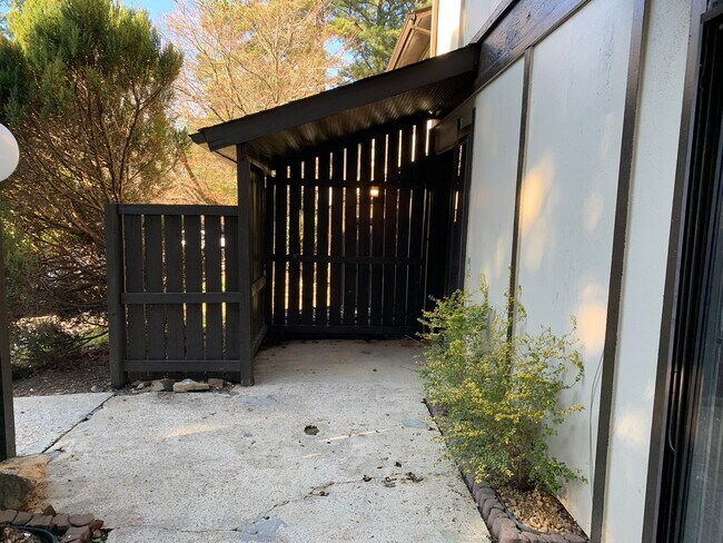 Building Photo - Rent Special! Half off first months' rent ...