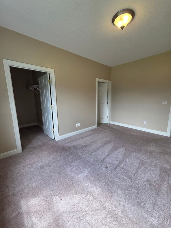 Building Photo - 1174 Buchanan Loop