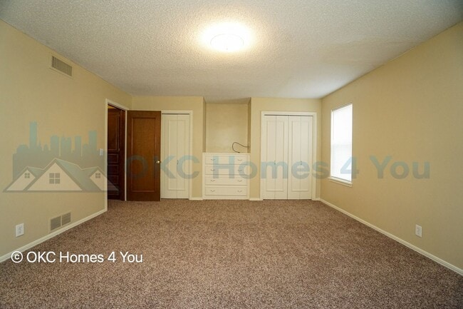 Building Photo - Townhouse with 3 beds and 3 baths!