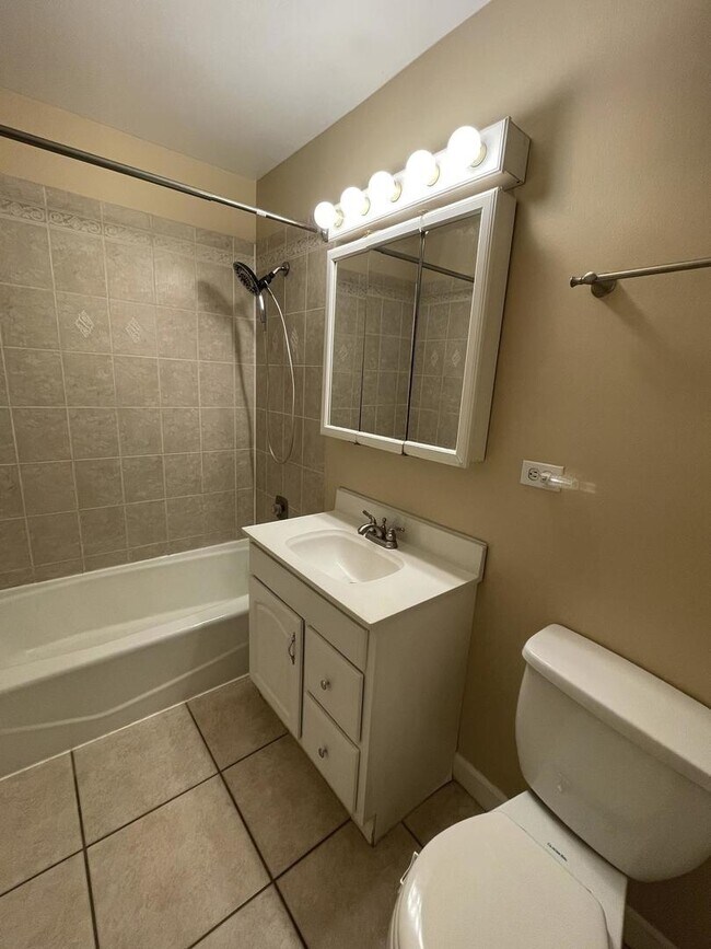 Building Photo - 240 E Rimini Ct