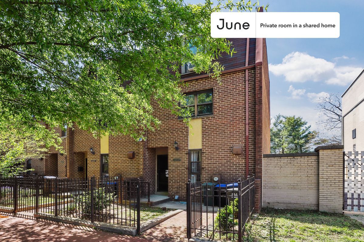 Building Photo - Room in Shared 5 bed/3 bath home in Logan Circle