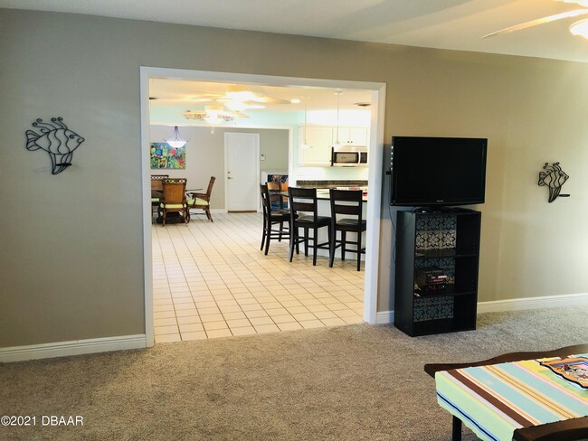 Building Photo - 3011 Princeton Ave