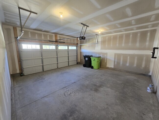 Building Photo - 807 Pryor St