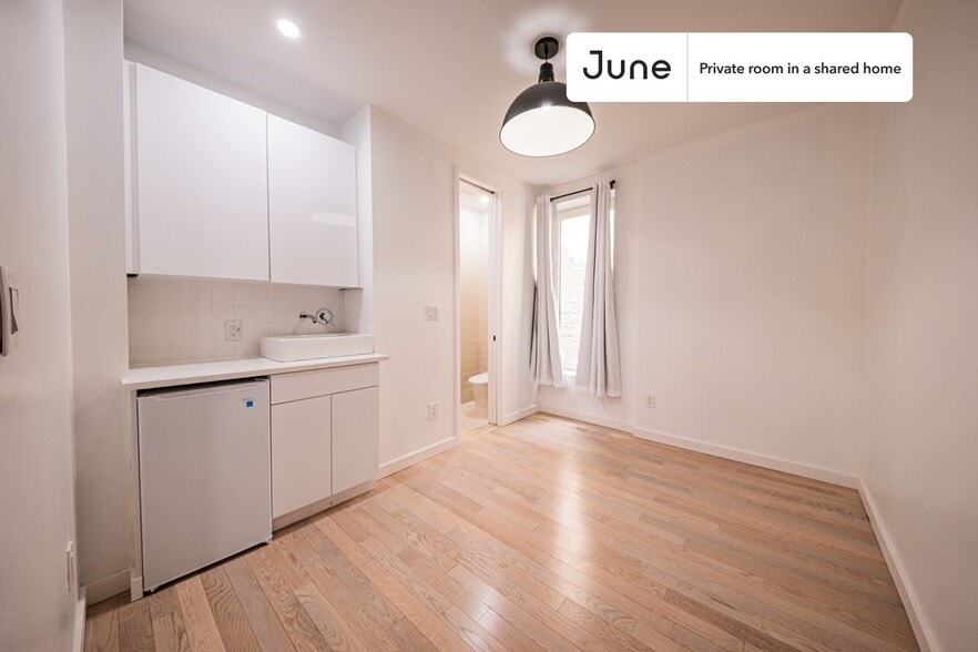 Primary Photo - Room in Shared 4 bed/4 bath home