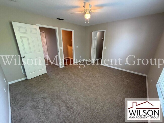 Building Photo - 12664 Somerset Oaks St