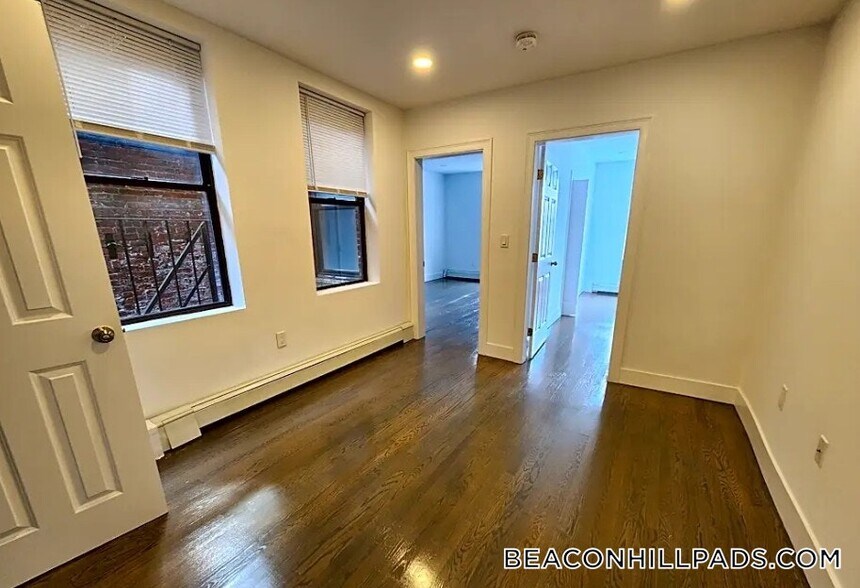 Building Photo - 44 Joy St