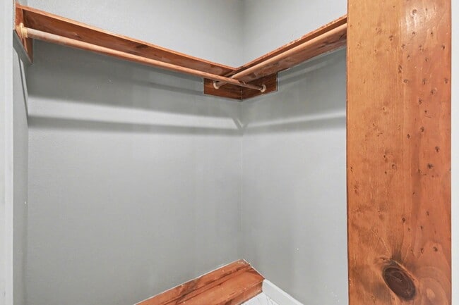 Building Photo - 522 Crestwood Dr