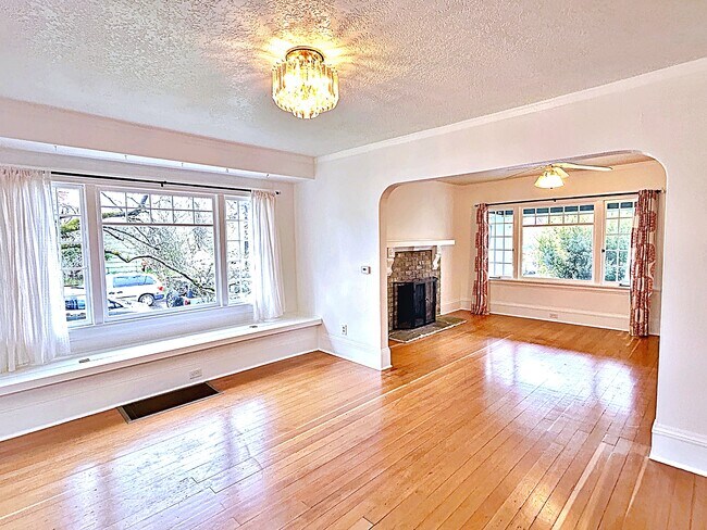 Building Photo - 858 N Stafford St