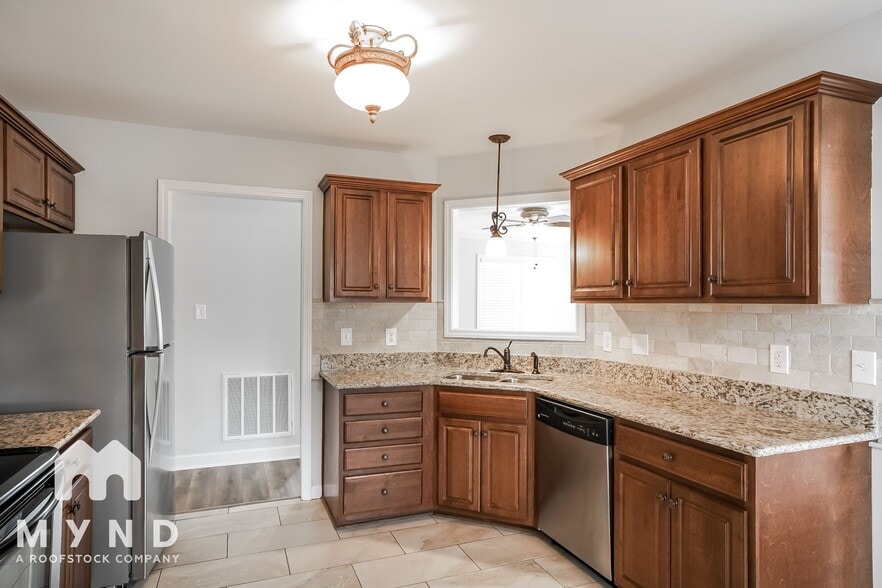 Building Photo - 40 Pinewinds Ct