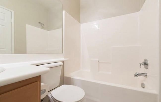 Building Photo - 1800 E Lakeshore Dr