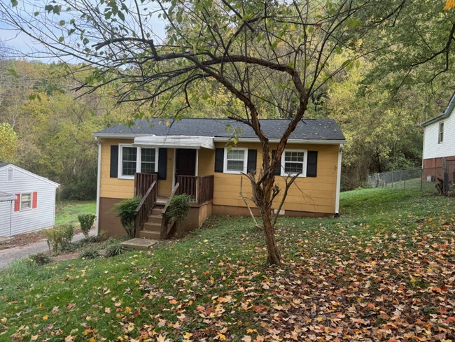 Primary Photo - 3 bed 1 bath in Rossville! Leasing Special...