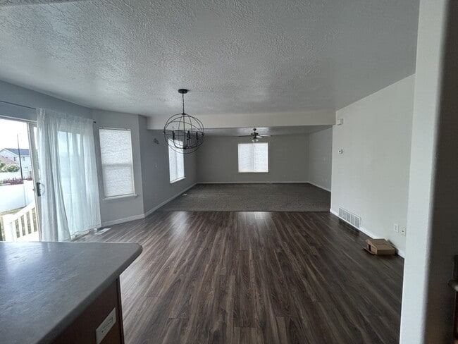 Building Photo - 7497 Valley Maple Dr
