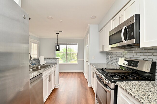 Building Photo - 10998 Koman Cir