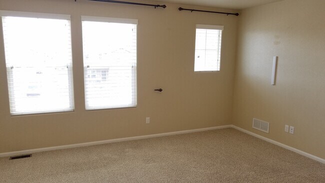 Building Photo - Beautiful 4/3/2 Fountain Valley Home Close...