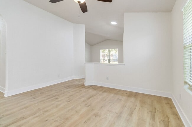 Building Photo - Gorgeous 3 bedroom, 2 bath home with a study near the Forum & Randolph AFB!