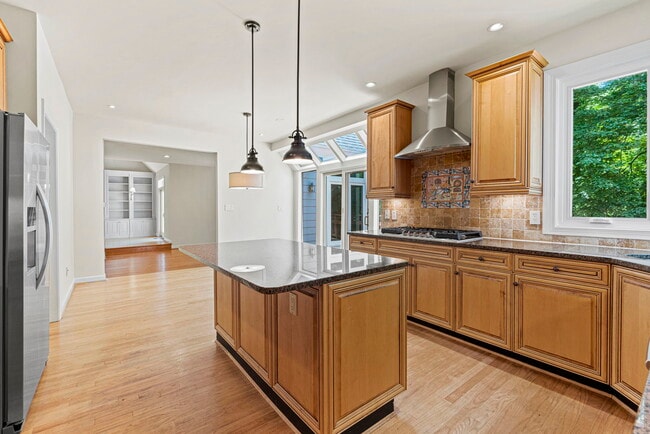 Building Photo - 7926 Long Ridge Ct