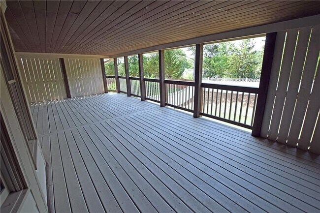 Building Photo - 76 Creekside Park Dr