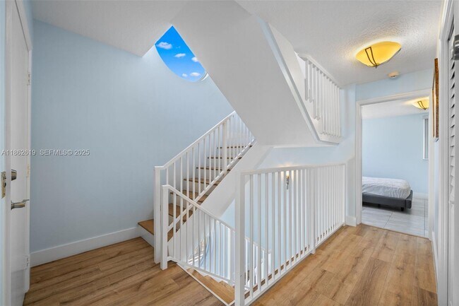 Building Photo - 311 N Surf Rd