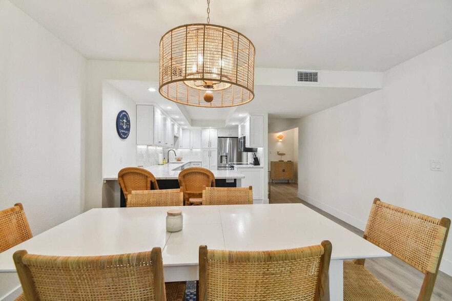 Building Photo - 5055 Gulf of Mexico Dr