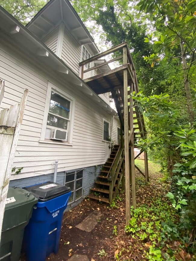 Building Photo - 1106f