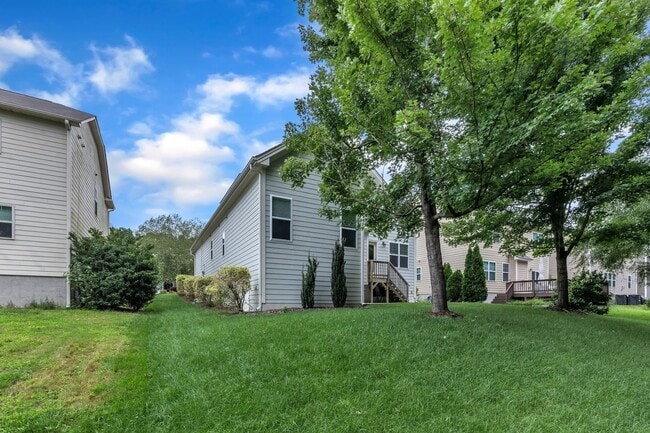 Building Photo - 3 Bedroom Home in Austin Creek! 2 Car Gara...