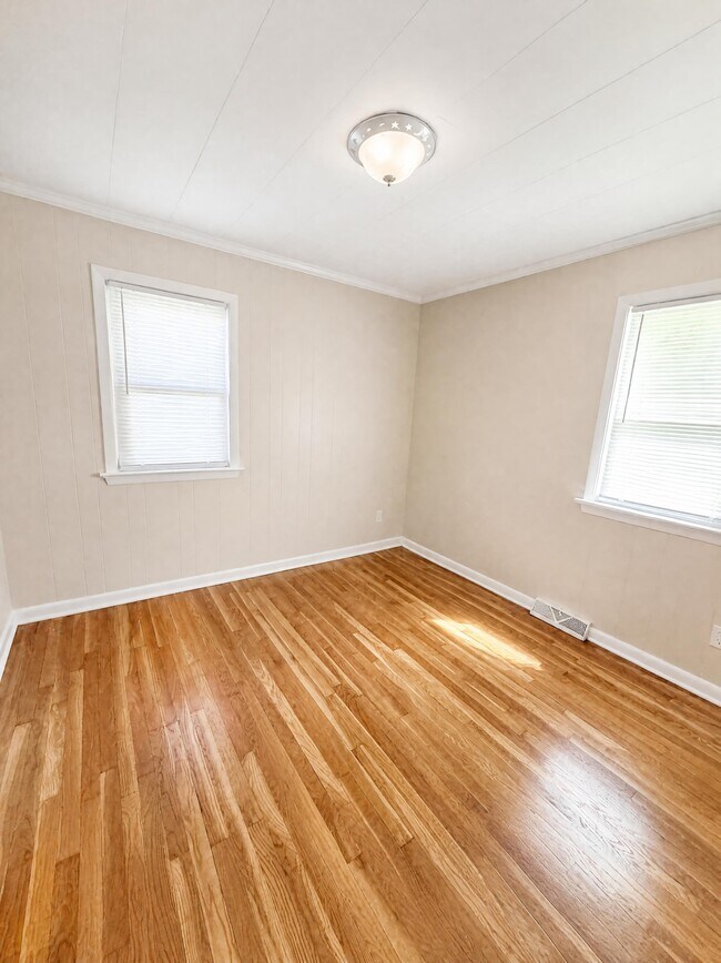 Building Photo - 347 Cedar Dr