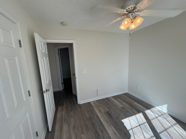 Building Photo - Discover the Perfect Blend of Comfort and Convenience