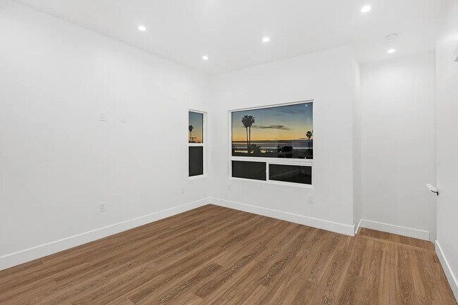 Building Photo - 4823 Iroquois Ave
