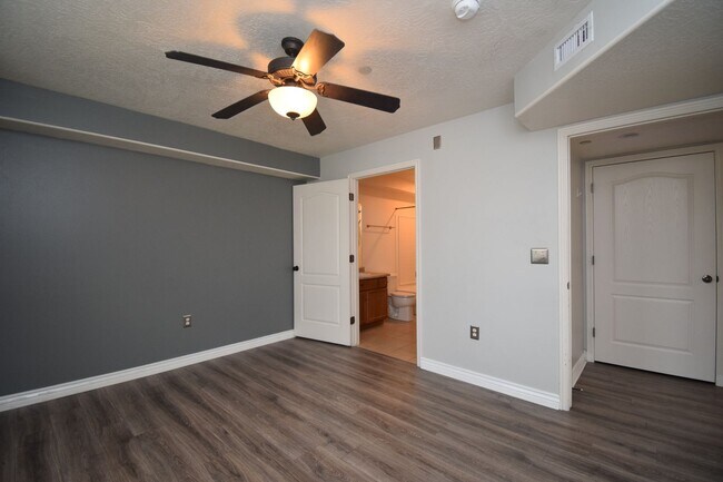 Building Photo - Stylish 2 Bed 2 Bath Condo in Prime Draper Location!!!