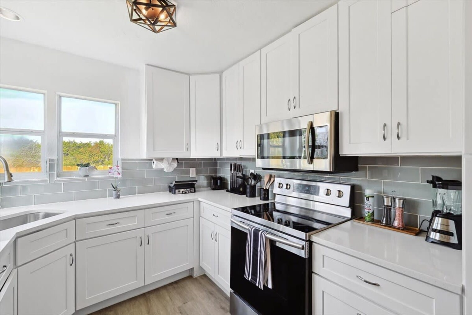 Building Photo - 711 Red Oak Ln