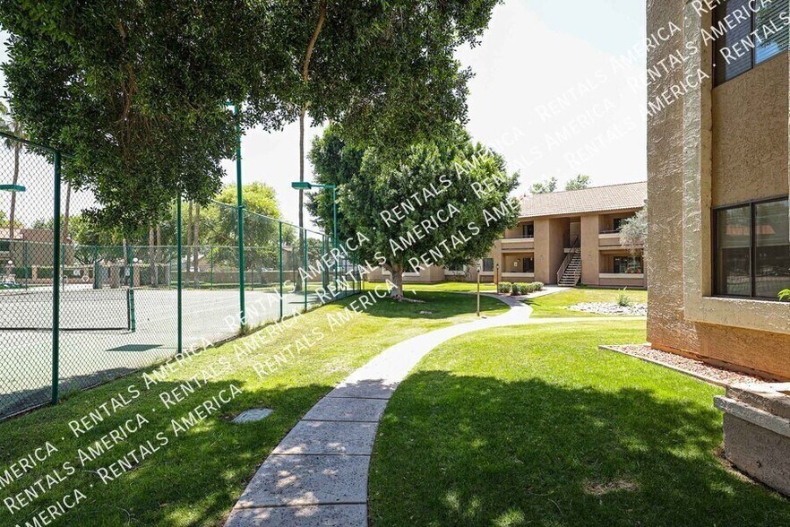 Building Photo - 2146 W Isabella Ave