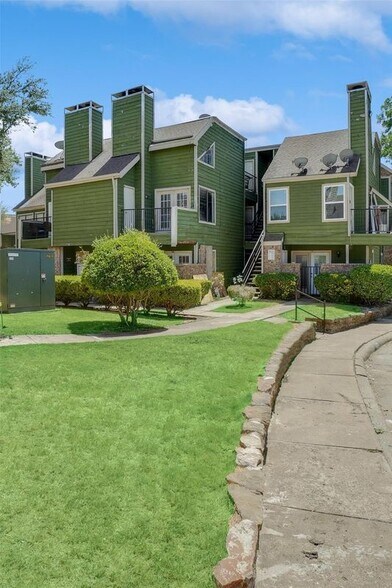 Primary Photo - 9815 Walnut St