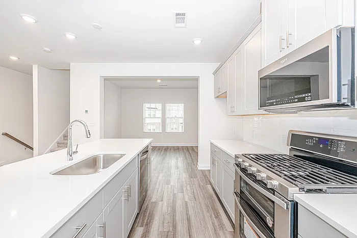 Primary Photo - Room in Townhome on Millennium Ave