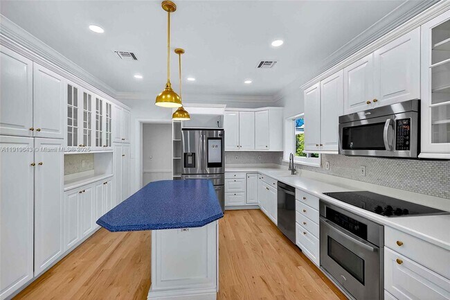 Building Photo - 6731 SW 138th St