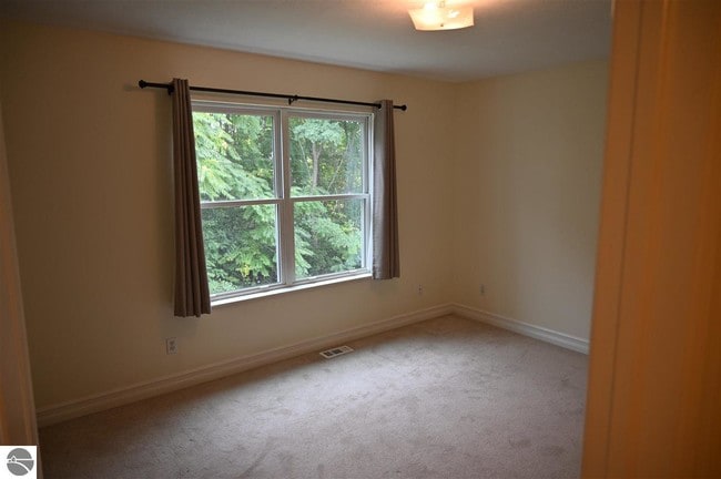 Building Photo - 713 Lake Ave