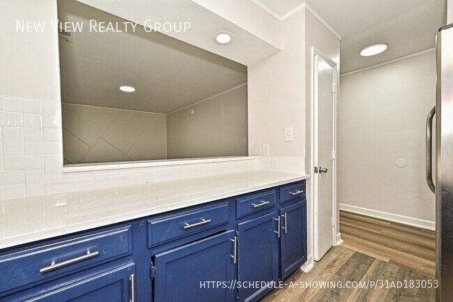 Building Photo - 8439 Country Oaks Rd