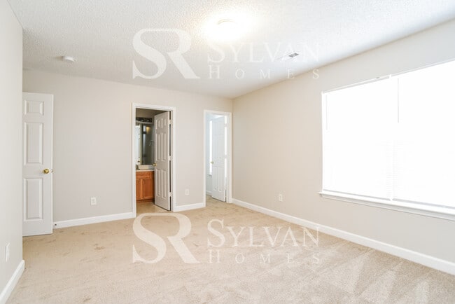 Building Photo - Carve Out a Great Life Here!