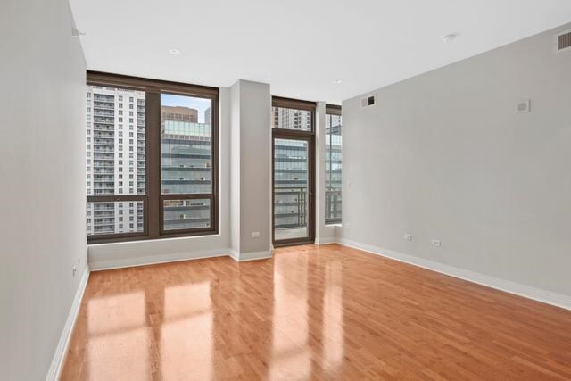 Building Photo - 565 W Quincy St