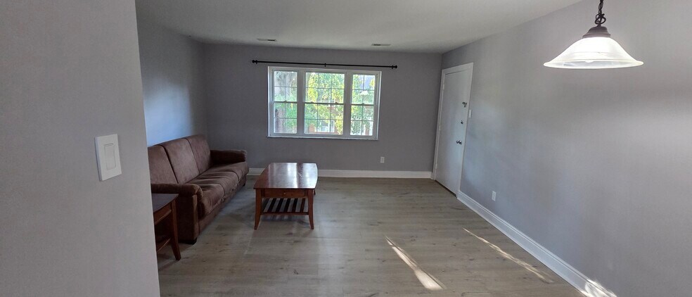 Living Room - 4050 Forest Hill Ave